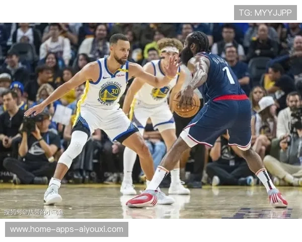 哈登连续牵引防守,快船攻势完美衔接 哈登连续牵引防守,快船攻势完美衔接