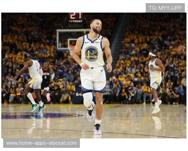 库里连续远投,勇士主场节奏畅快