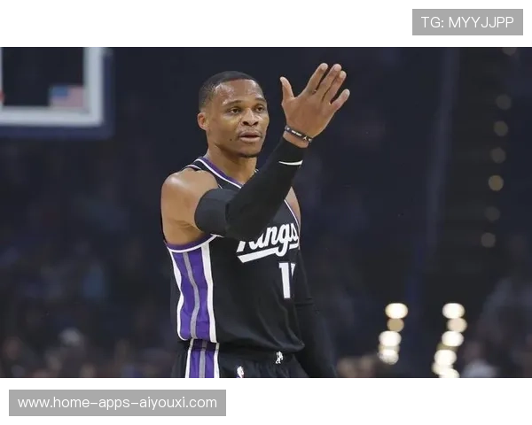 威少训练中全场奔袭三次不歇气